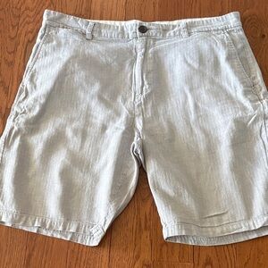 Old Navy Men's Light Gray Flat Front Shorts